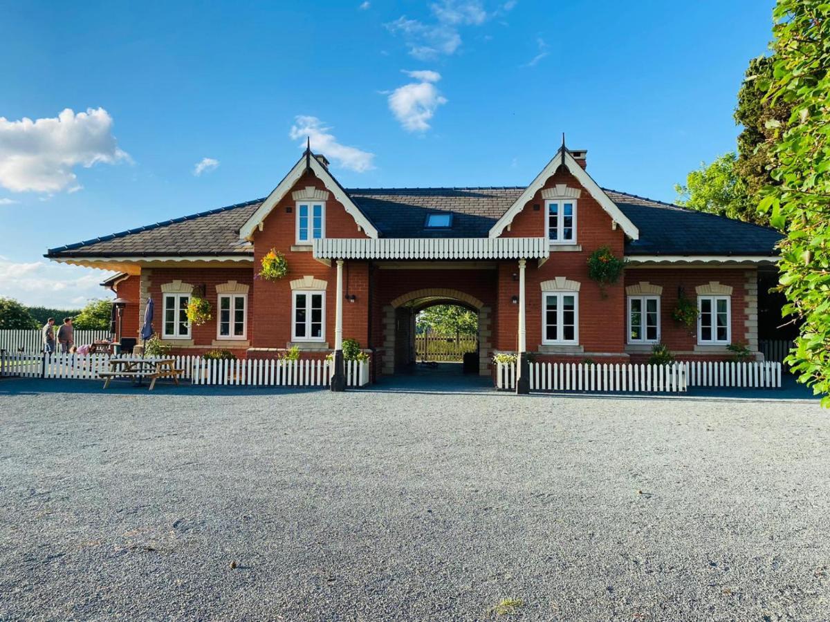 The Booking Office, Stoke Edith Station Херефорд Экстерьер фото